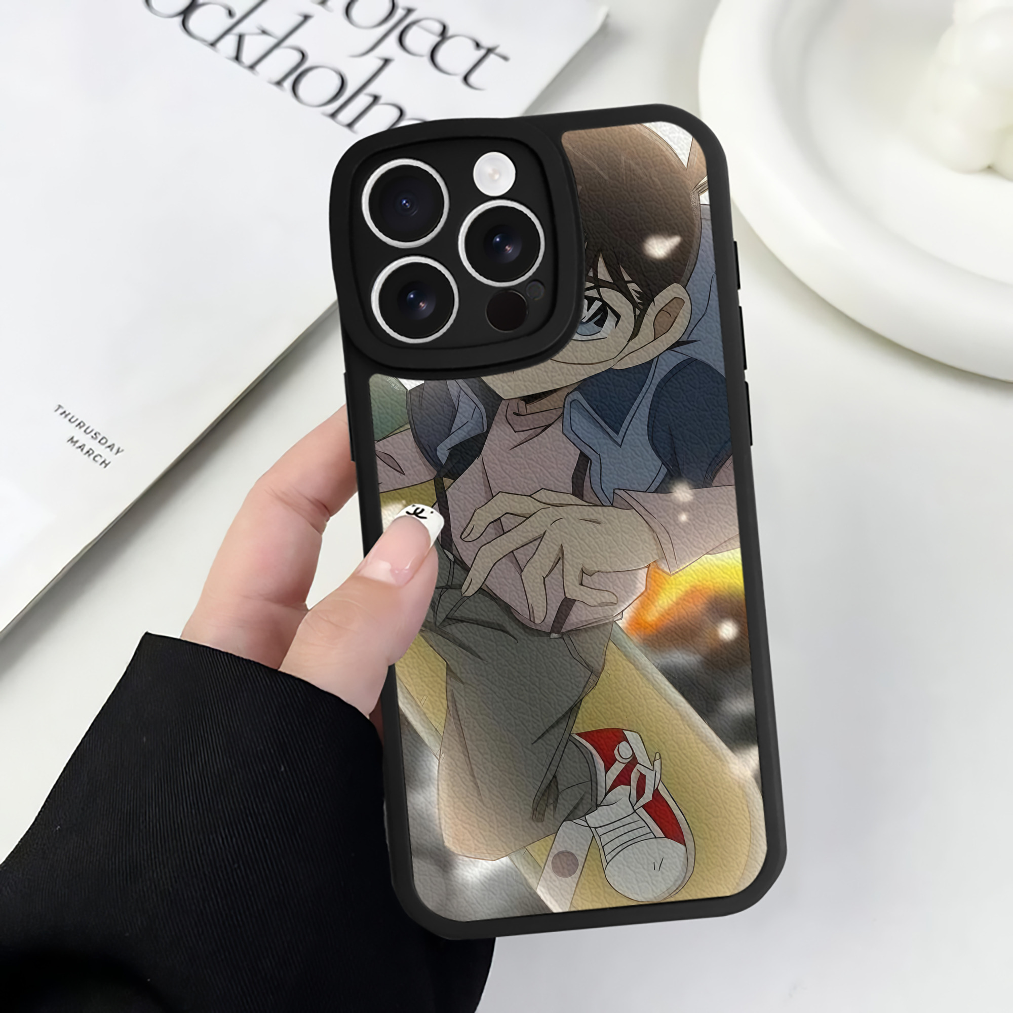 （画像用） 名探偵コナン Detective Conan 【iPhone 16シリーズ対応】シリコンスマホケース（レザー調） 材質：シリコン